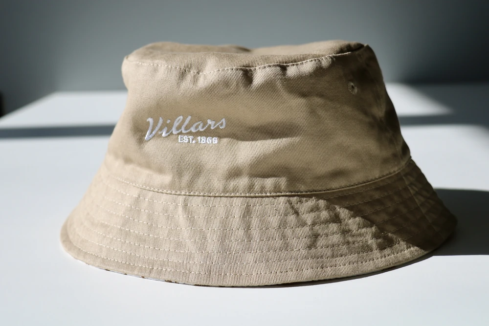 bob-beige-brode-villars Bob beige brodé personnalisé Villars