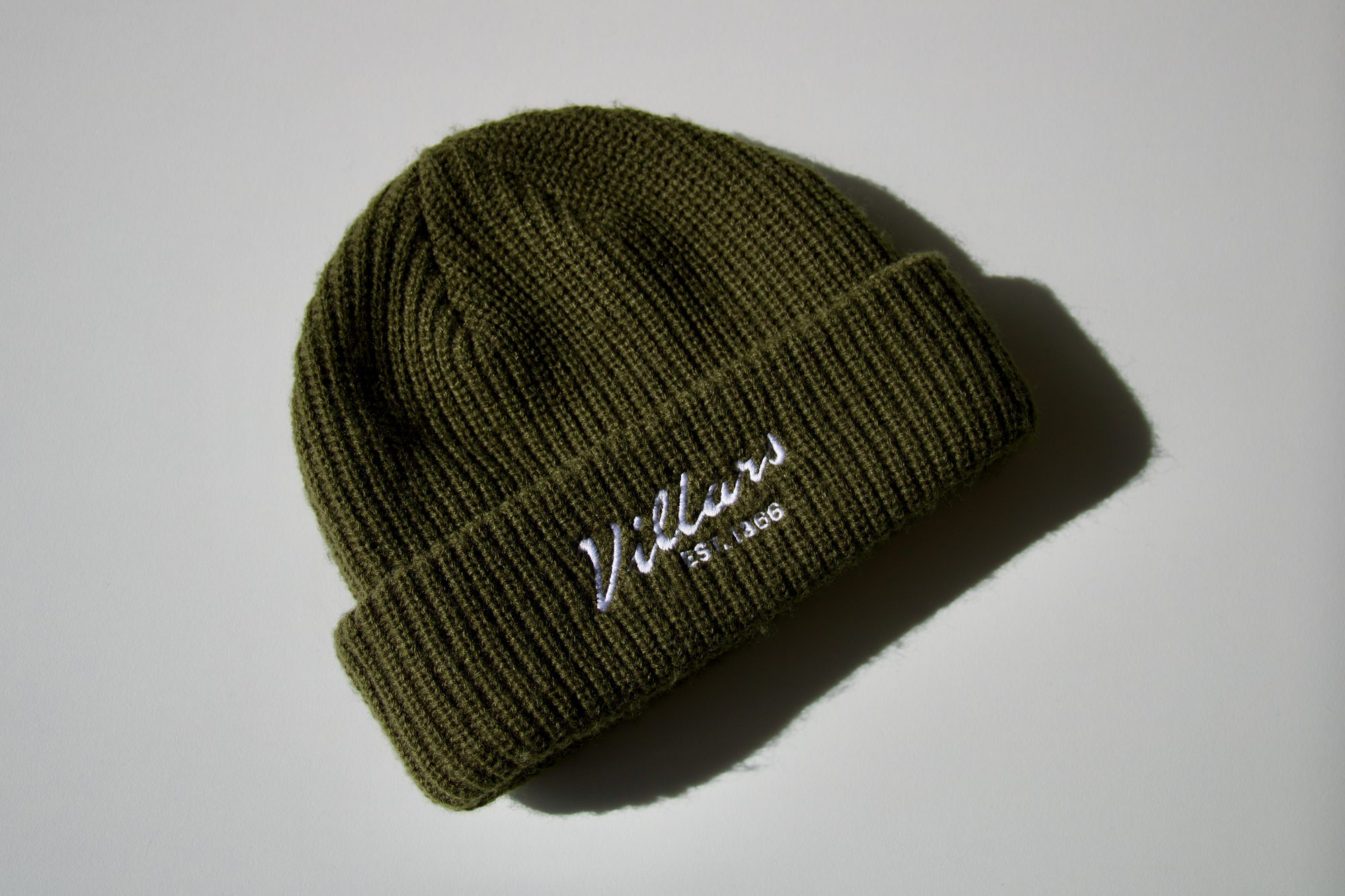 bonnet-kaki-villars-vue-dessus Bonnet en maille kaki brodé du logo Villars