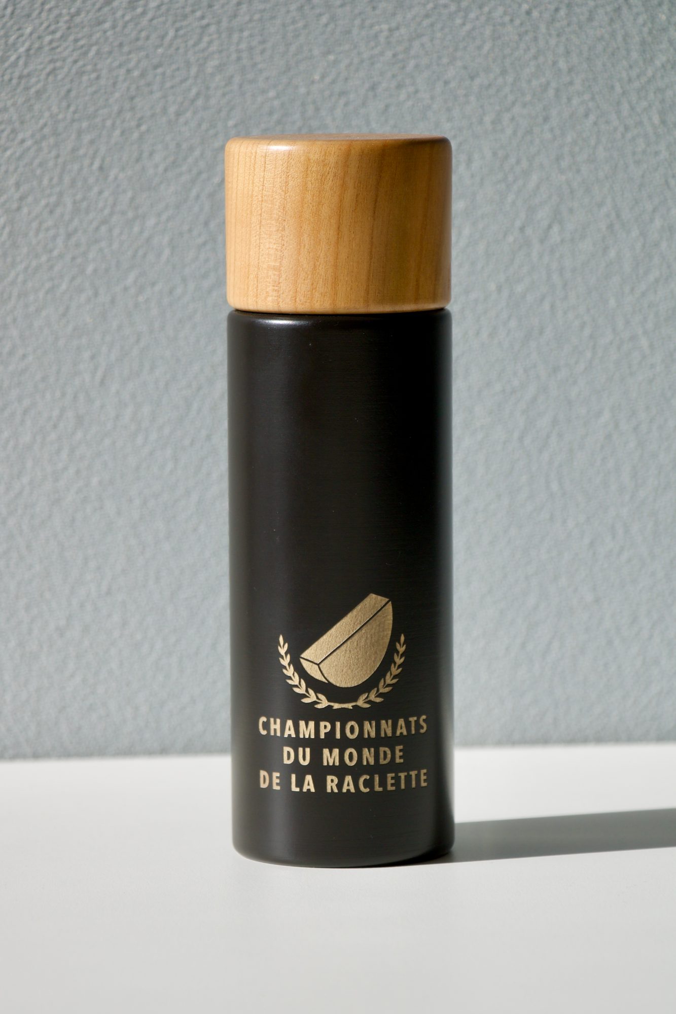 Moulin à épices gravé avec le logo des Championnats du monde de la Raclette