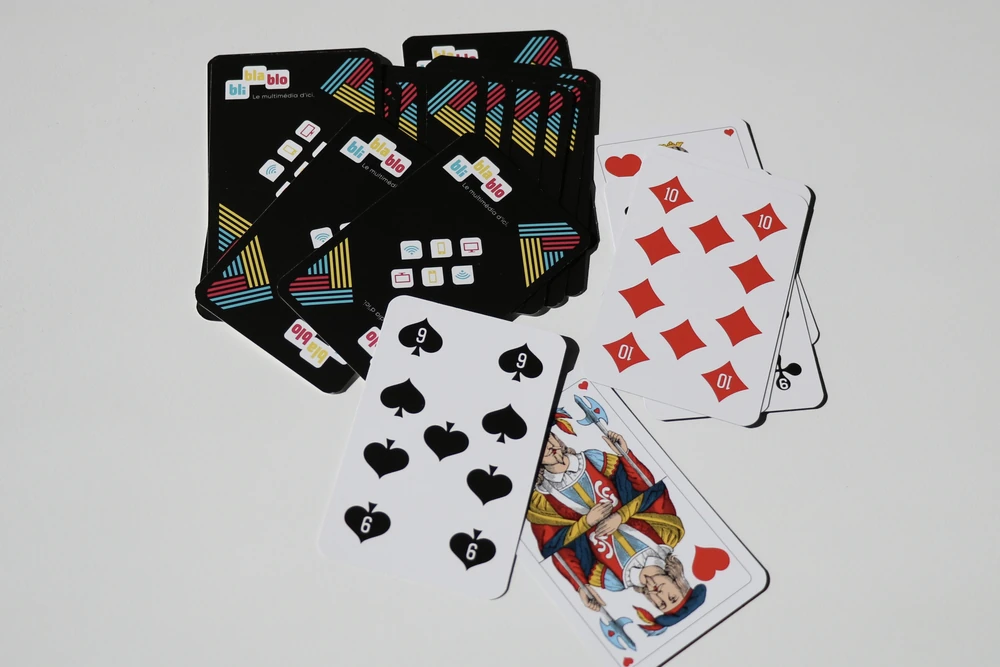 cartes-de-jass-personnalisees-netplus Cartes de jass suisses avec dos personnalisé netplus bli bla blo