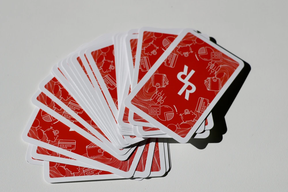 cartes-de-jass-personnalisees-raiffeisen Jeu de cartes de jass personnalisé Raiffeisen, dos rouge illustré