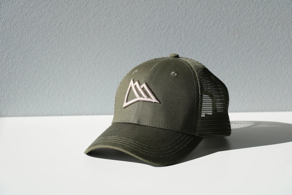 casquette-trucker-kaki-brodee-region-dents-du-midi Casquette trucker noire brodée en 3D du logo Région Dents du Midi en kaki