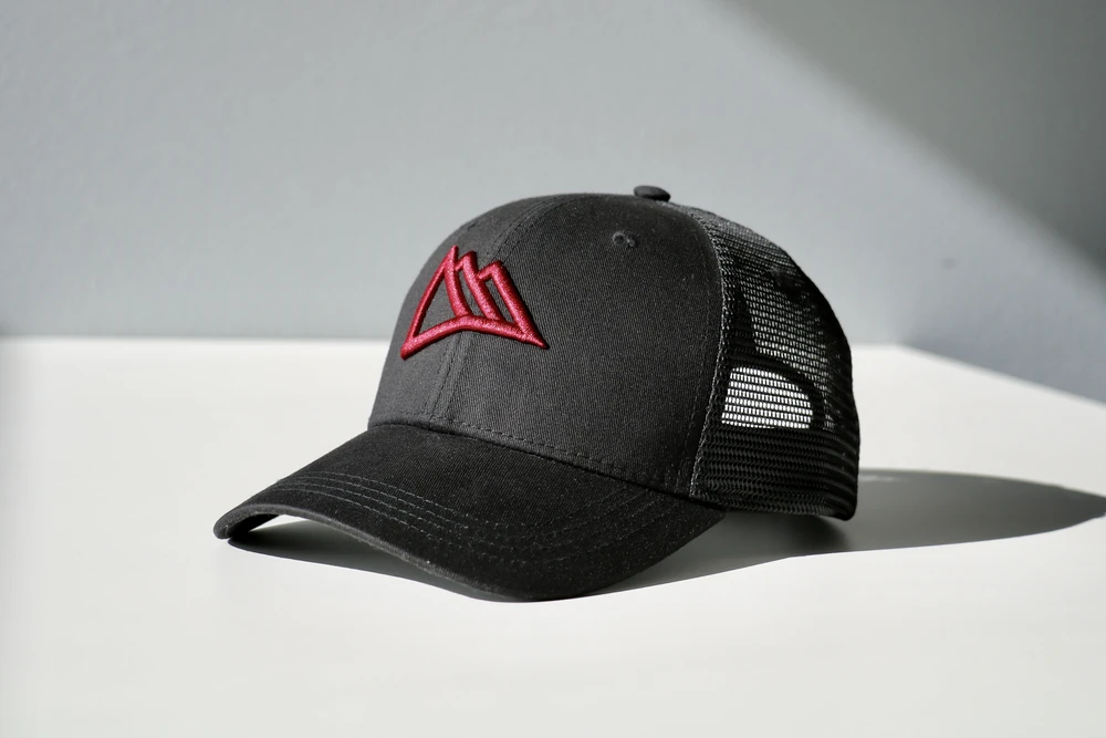 casquette-trucker-noire-brodee-region-dents-du-midi