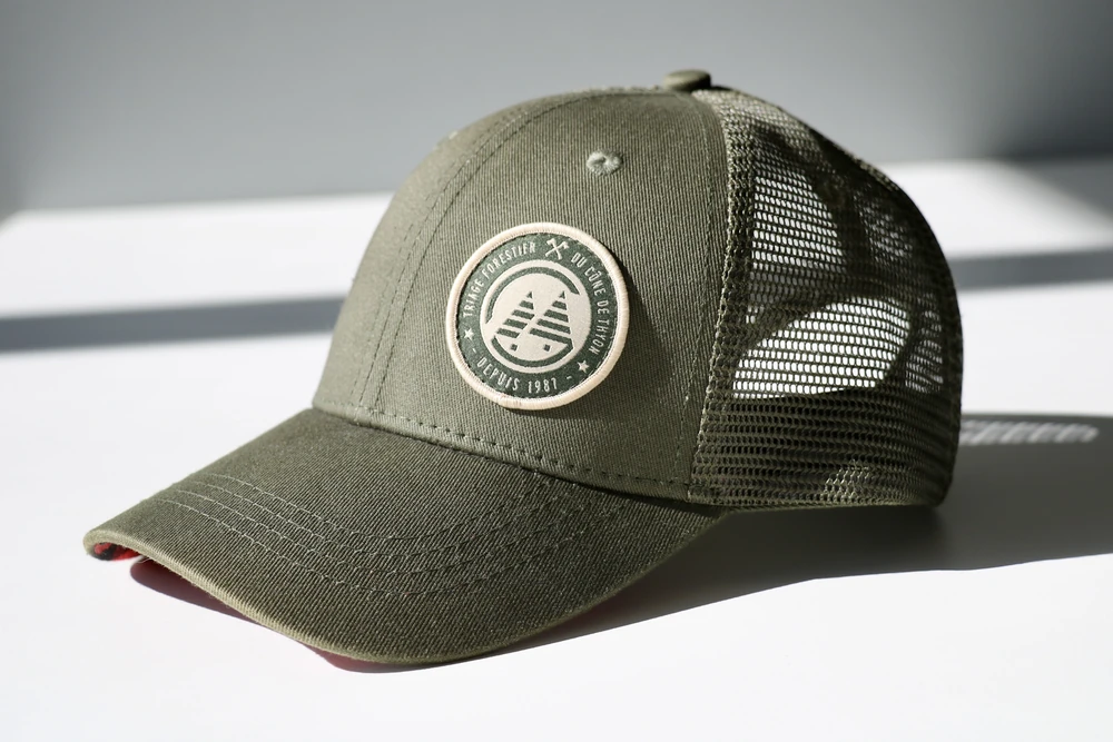 casquette-trucker-patch-cone-de-thyon Casquette trucker kaki avec patch tissé Cône de Thyon