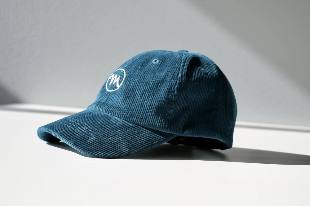 casquette-velours-bleu-brodee-garage-mistral Casquette en velours côtelé bleu brodée personnalisée Garage Mistral
