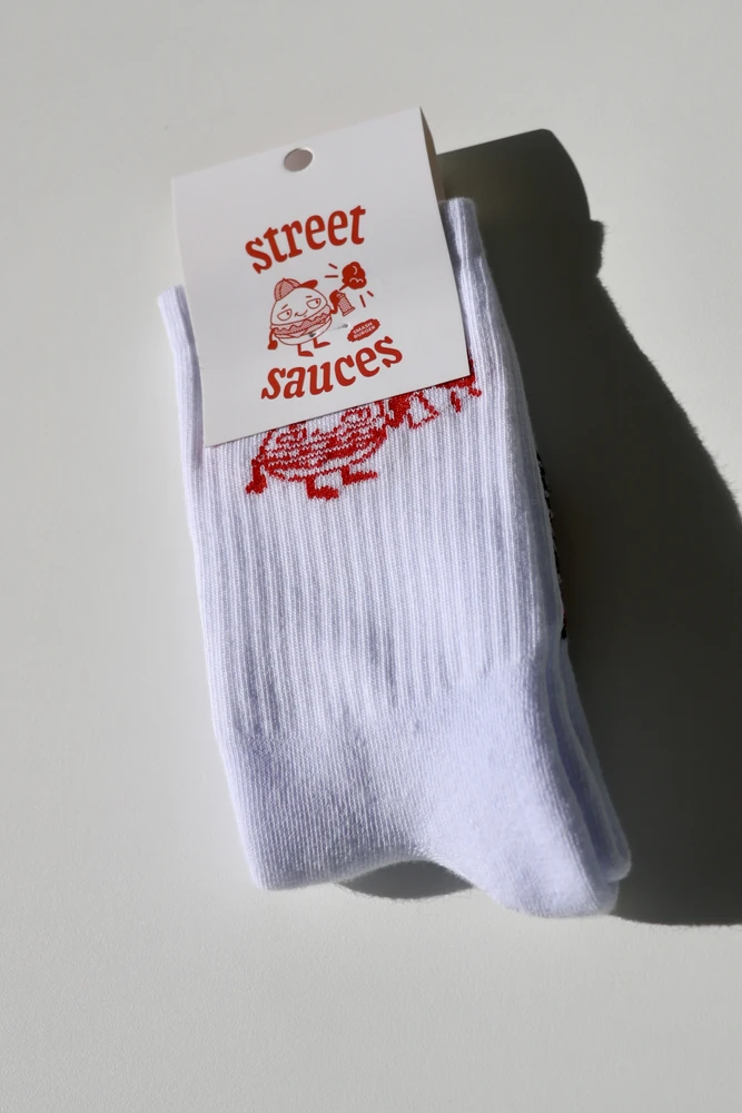 chaussettes-personnalisees-street-sauces Chaussettes blanches personnalisées Hugo Reitzel avec carte d'emballage