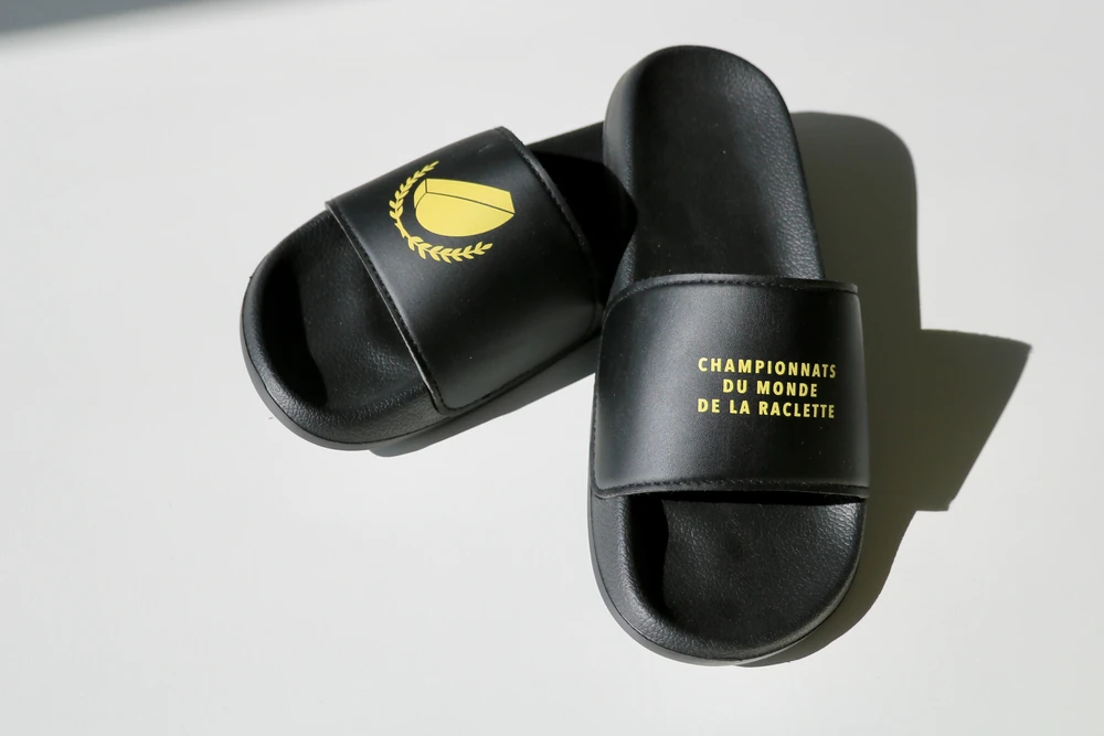 Claquettes noires personnalisées Championnats du monde de la raclette