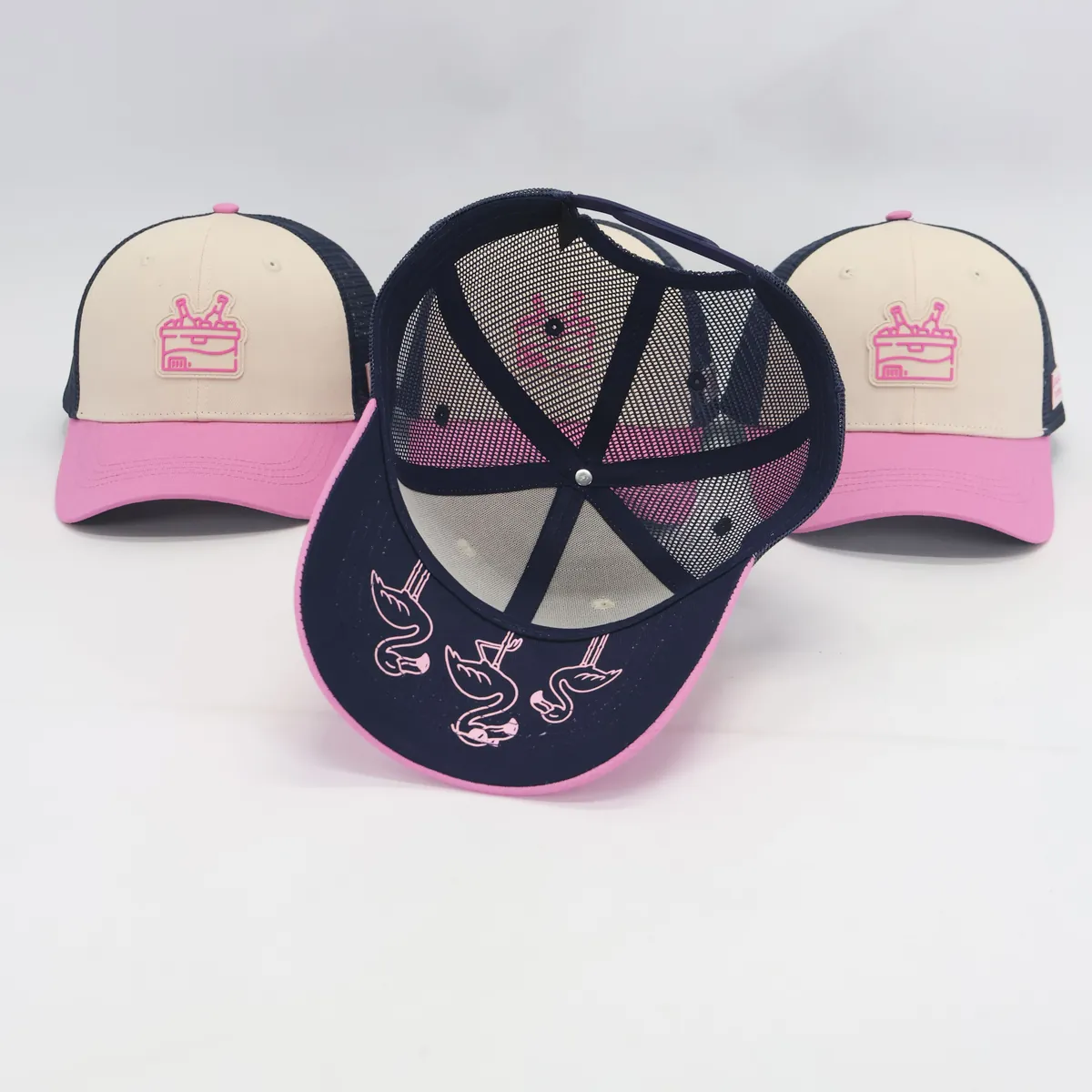 casquette-trucker-la-glaciere-patch-pvc Casquette trucker avec patch PVC cousu et impression sous visière Association la Glacière