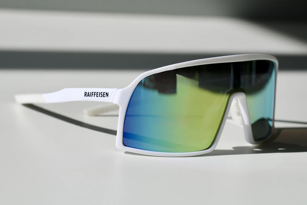 lunettes-de-soleil-personnalisees-raiffeisen Lunettes de soleil sport blanches personnalisées Raiffeisen