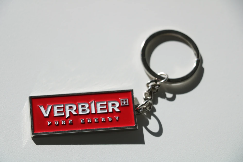 porte-cles-metal-emaille-verbier Porte-clés en métal émaillé rouge personnalisé Verbier
