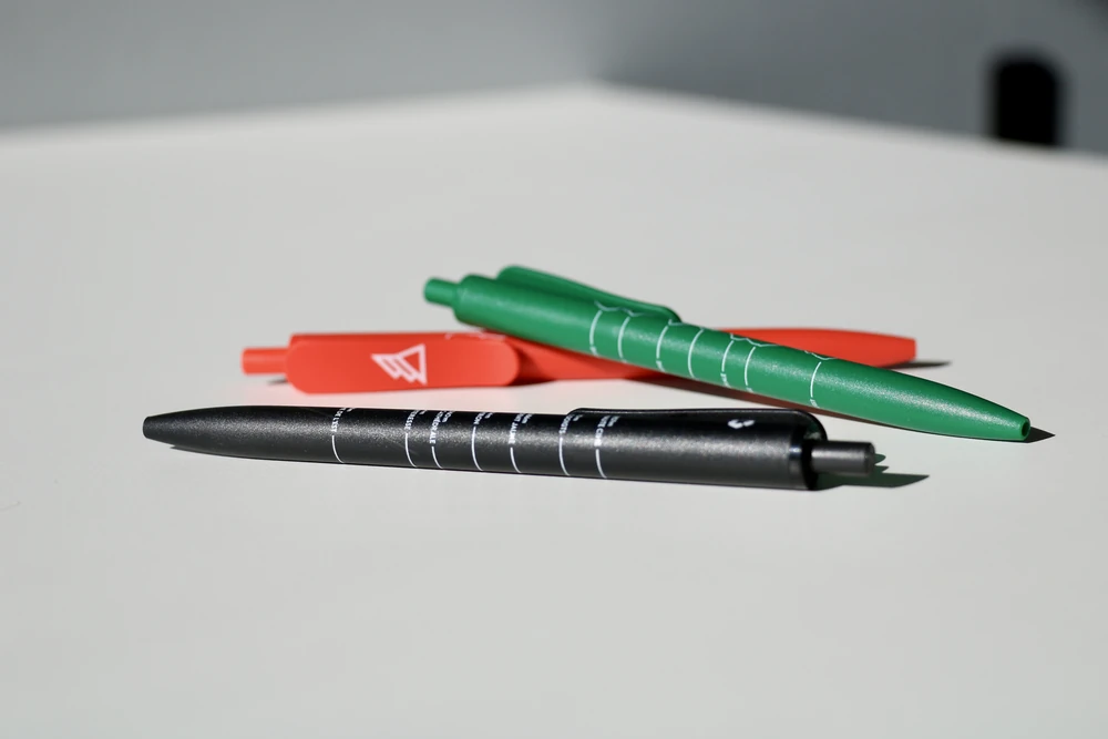 stylos-personnalises-region-dents-du-midi-trio Trois stylos personnalisés Région Dents du Midi, noir, rouge et vert fabriqué en Italie en matière 100% recyclée