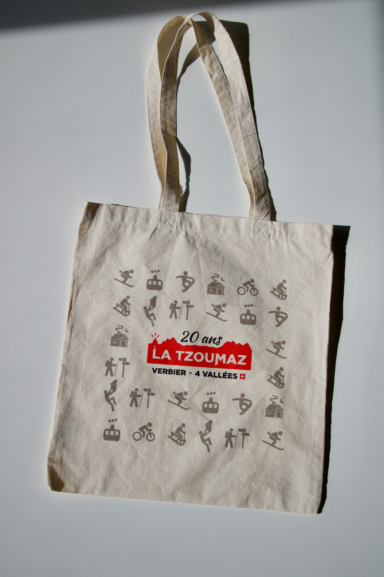 tote-bag-20-ans-la-tzoumaz Tote bag en coton personnalisé pour les 20 ans de La Tzoumaz