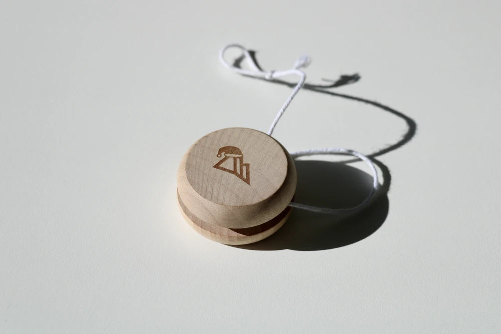 yoyo-bois-grave-personnalise Yo-yo en bois gravé au laser avec logo personnalisé
